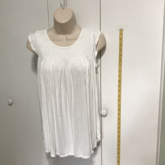 Ann Taylor LOFT Shirred Smocked Flutter Sleeve White Swing Top Womens Medium - Picture 3 of 16